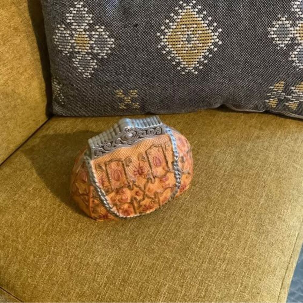 Ceramic storage purse
